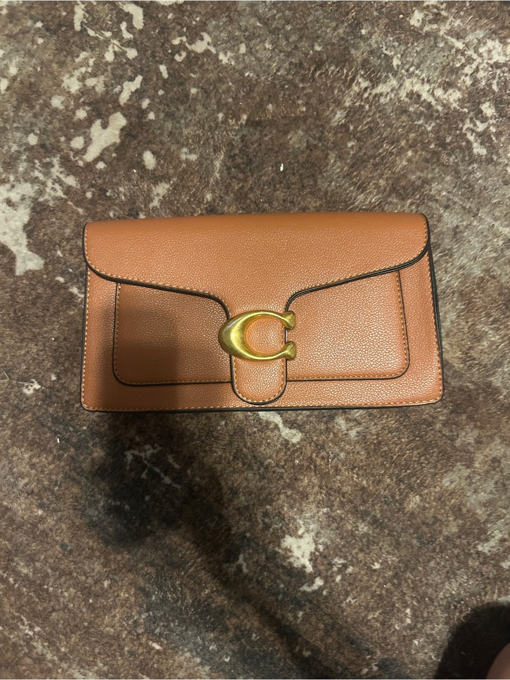 Source Unknown Tan Pebbled Leather Clutch with Gold 'C' Accent